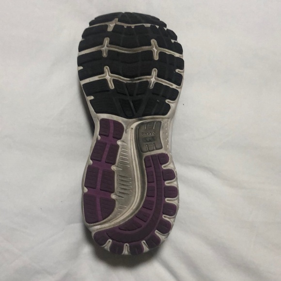 Brooks shoes - Picture 2 of 3